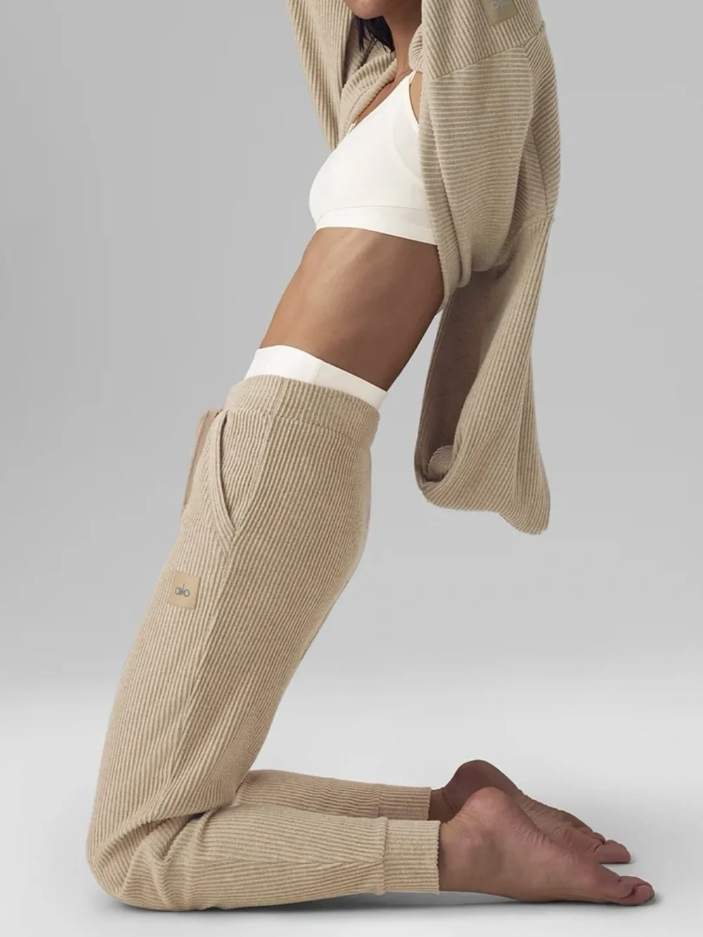 Alo Yoga Muse Ribbed Jogger Sweatpant | Gravel Heather | Medium
